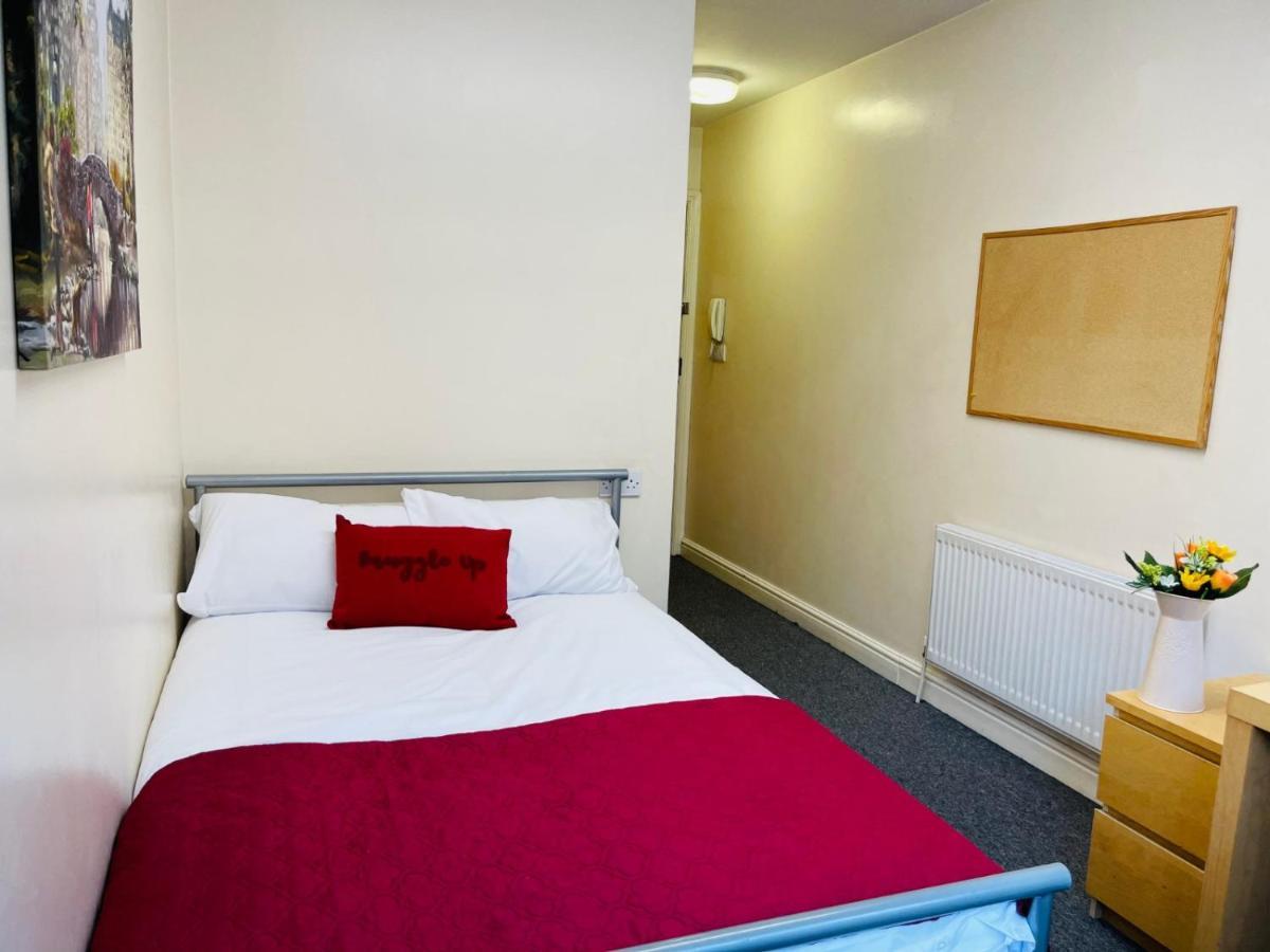 Oyo Sangha House - Short * Leicester